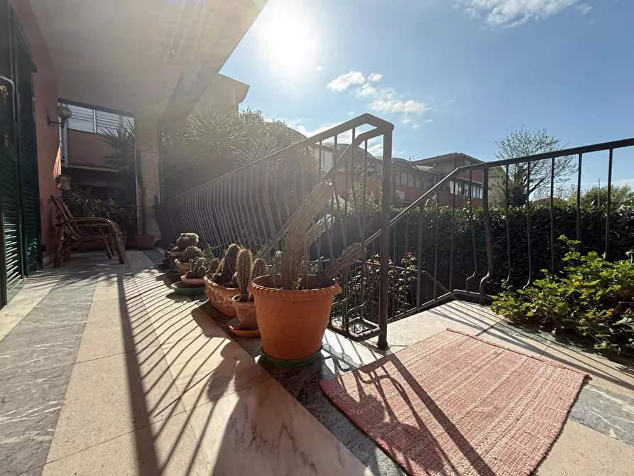Immagine 3 di Villa in vendita  a Carrara