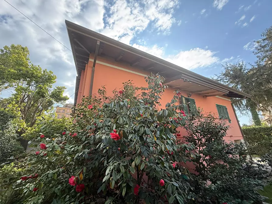 Immagine 15 di Villa in vendita  a Carrara