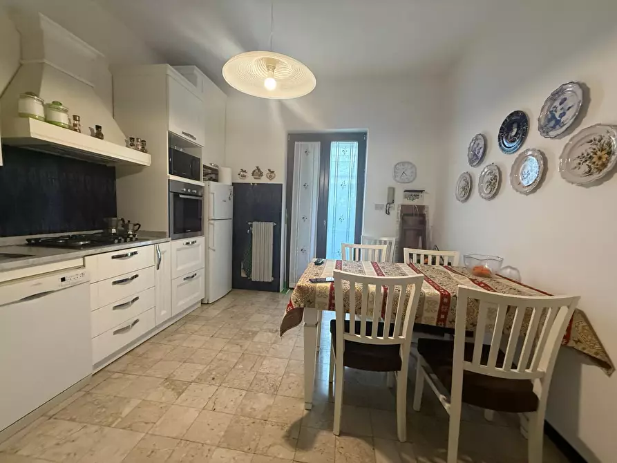 Immagine 34 di Villa in vendita  a Carrara