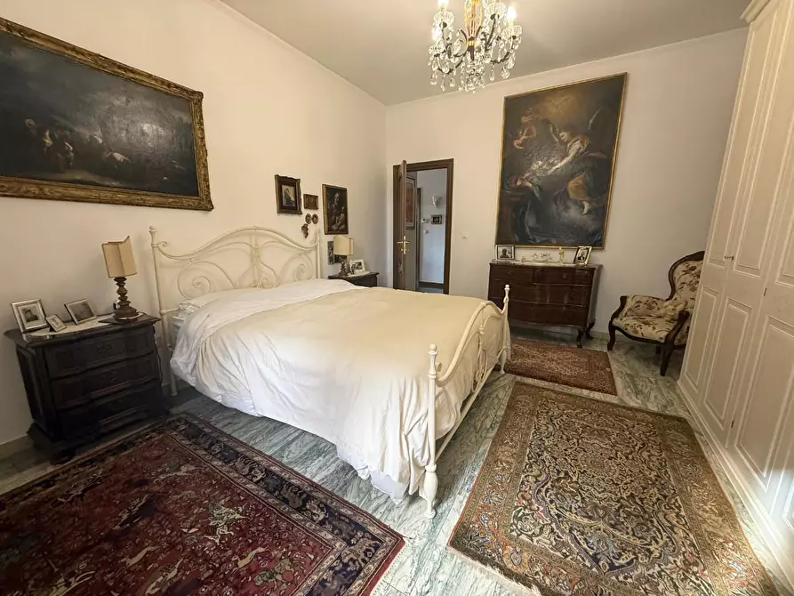 Immagine 33 di Villa in vendita  a Carrara