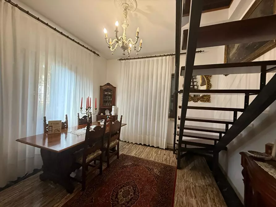 Immagine 25 di Villa in vendita  a Carrara