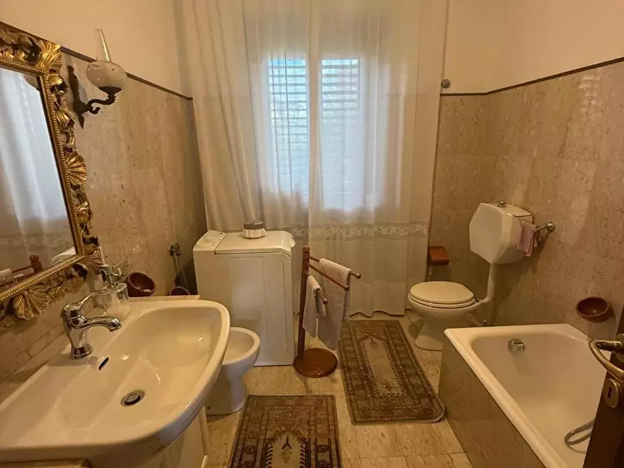 Immagine 31 di Villa in vendita  a Carrara