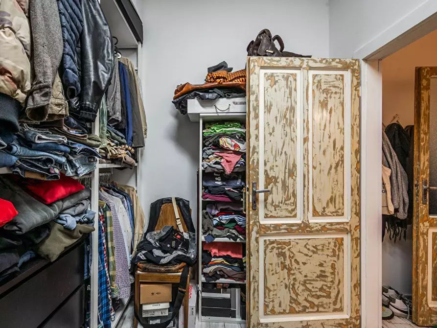 Immagine 15 di Appartamento in vendita  a Reggio Nell'emilia