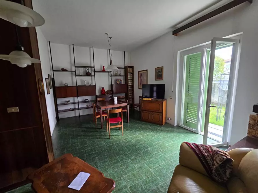 Immagine 20 di Villa in vendita  a Carrara