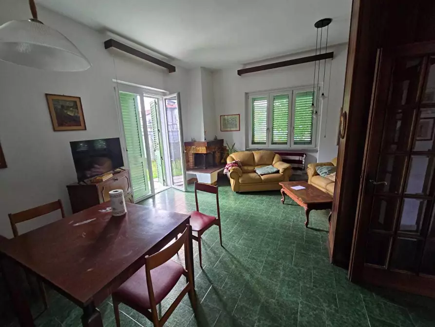 Immagine 22 di Villa in vendita  a Carrara