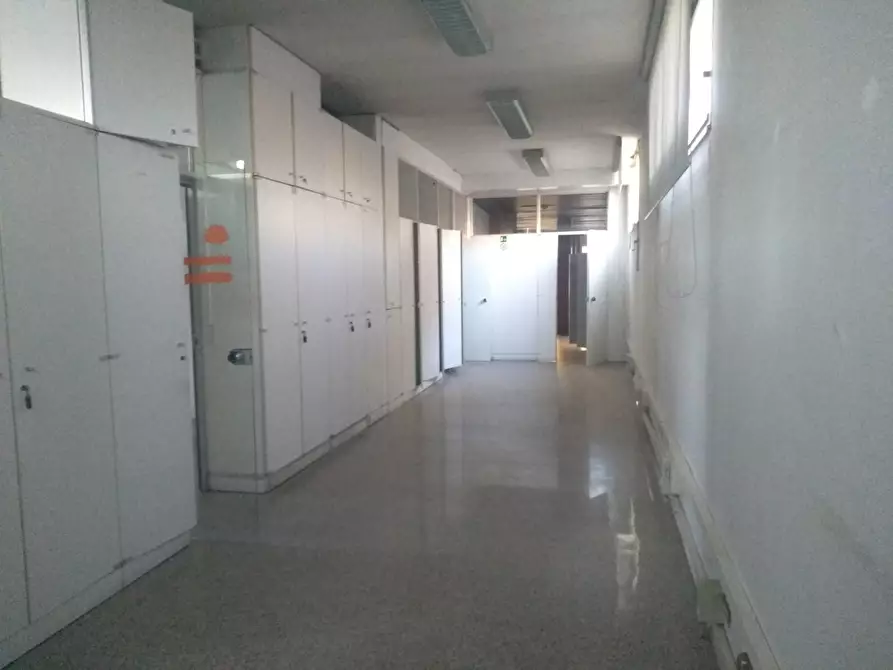 Immagine 10 di Locale commerciale in vendita  a Vinci