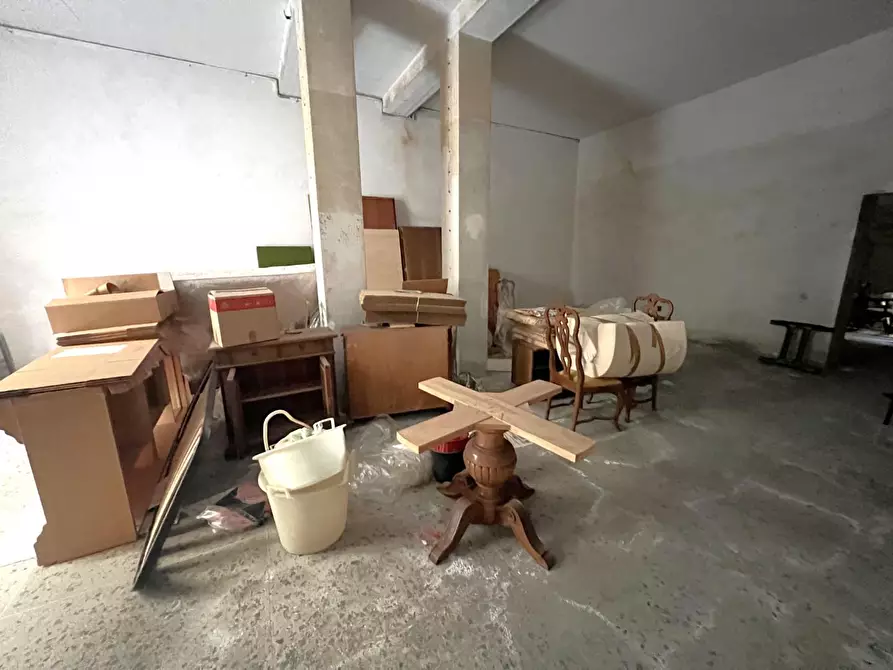 Immagine 8 di Laboratorio in vendita  a Cascina