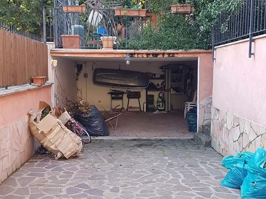 Immagine 70 di Casa quadrifamiliare in vendita  a Fiumicino