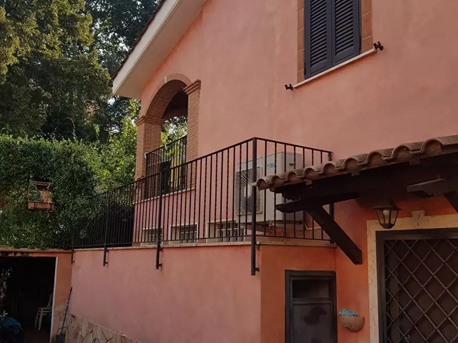Immagine 1 di Casa quadrifamiliare in vendita  a Fiumicino