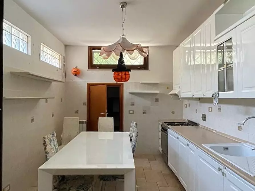 Immagine 25 di Casa quadrifamiliare in vendita  a Fiumicino