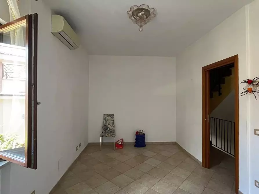 Immagine 28 di Casa quadrifamiliare in vendita  a Fiumicino