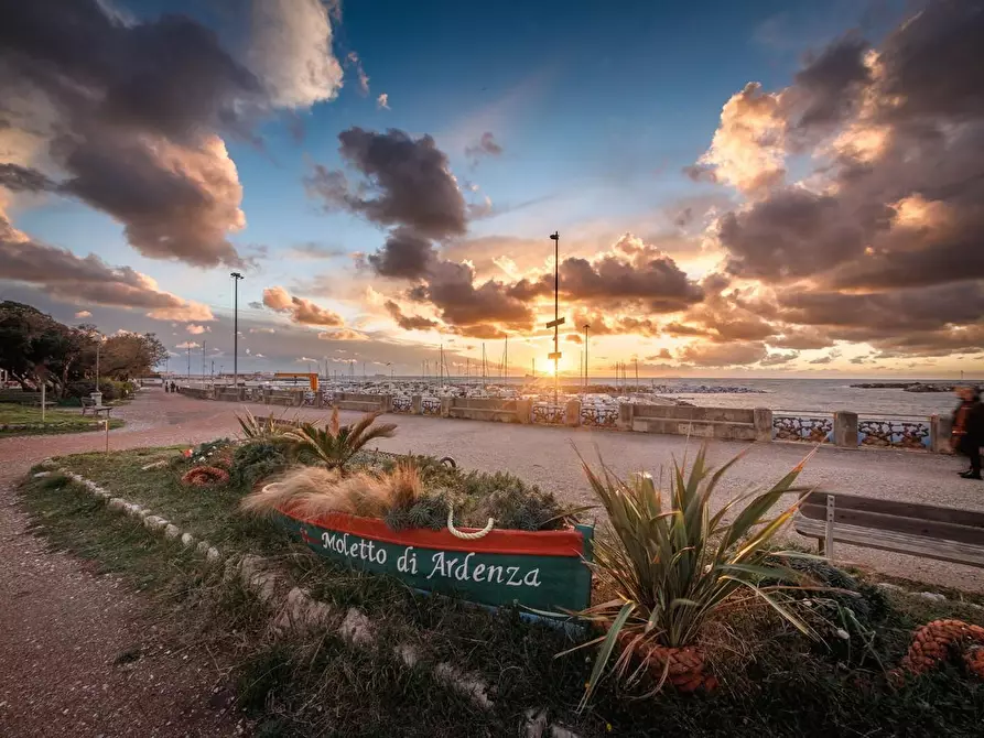 Immagine 10 di Appartamento in vendita  a Livorno