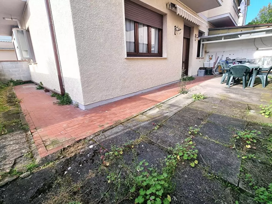 Immagine 3 di Appartamento in vendita  a Viareggio