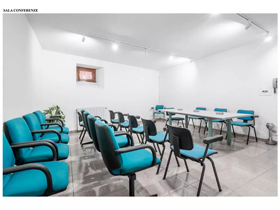 Immagine 21 di Ufficio in affitto  a Massa