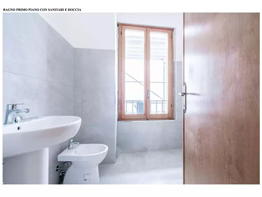 Immagine 17 di Ufficio in affitto  a Massa