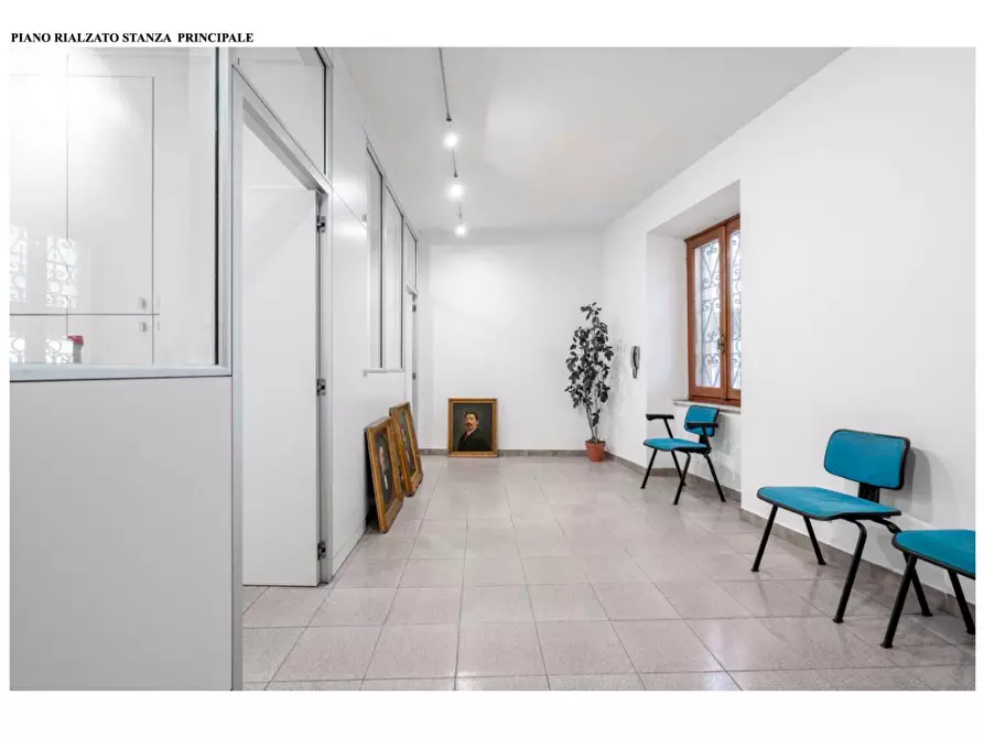 Immagine 15 di Ufficio in affitto  a Massa