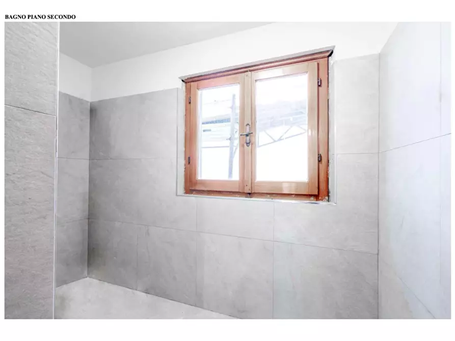 Immagine 5 di Ufficio in affitto  a Massa