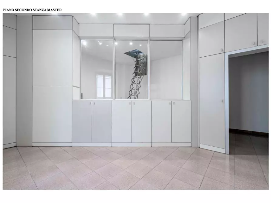 Immagine 13 di Ufficio in affitto  a Massa