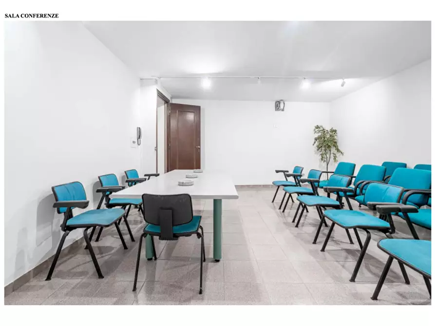 Immagine 18 di Ufficio in affitto  a Massa