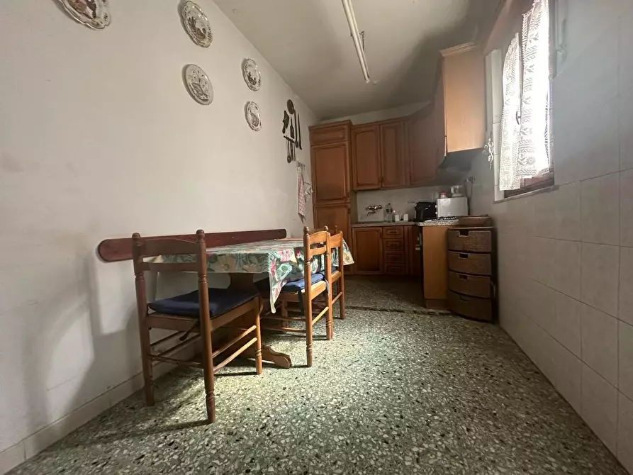 Immagine 11 di Villa in vendita  a Viareggio