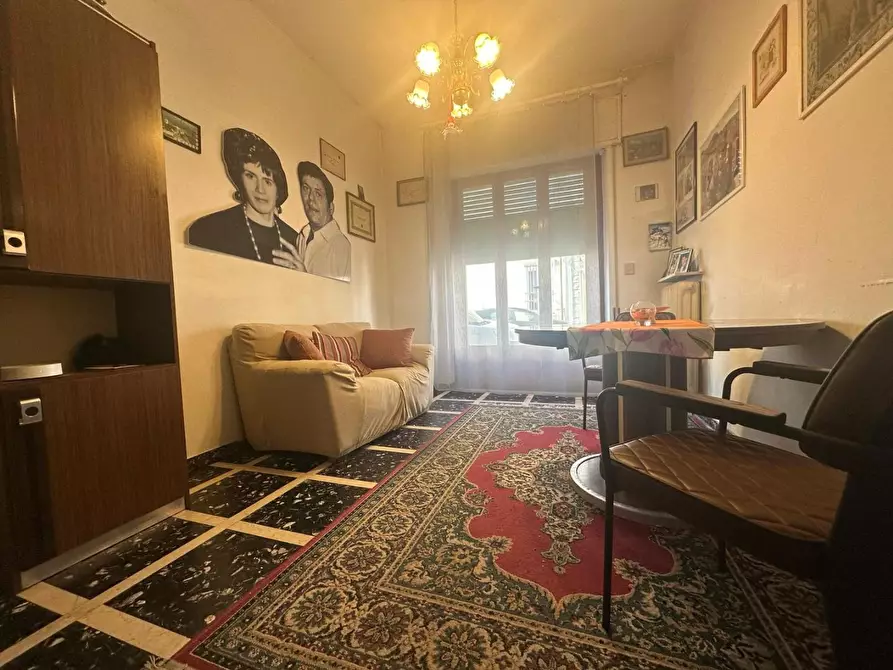 Immagine 4 di Villa in vendita  a Viareggio