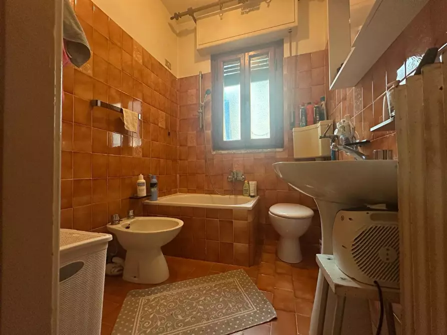 Immagine 40 di Villa in vendita  a Viareggio