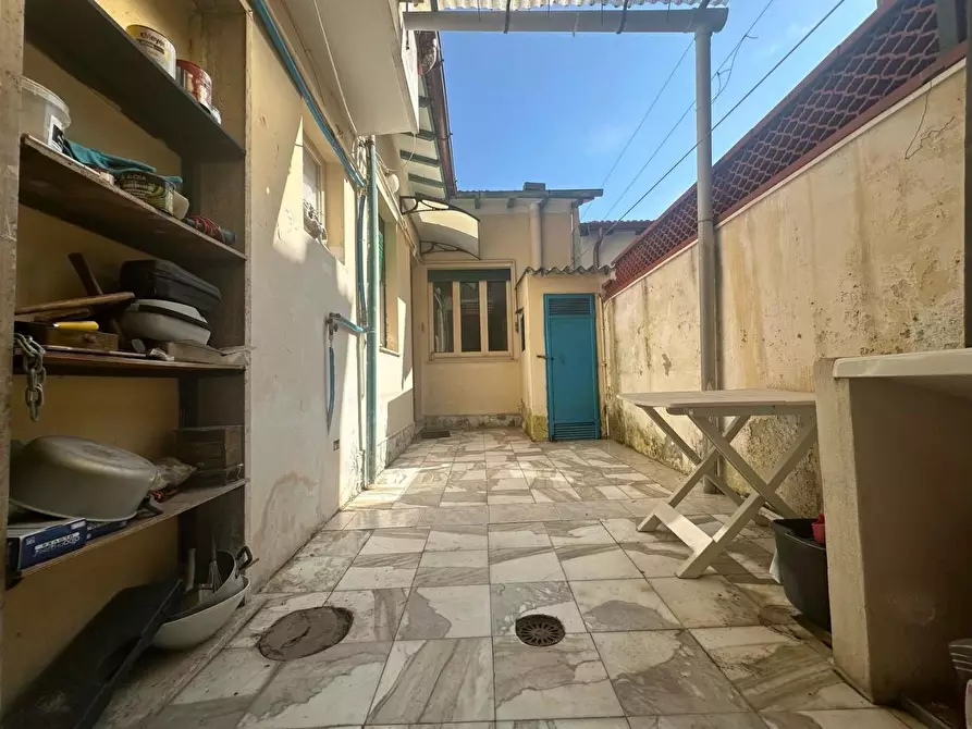 Immagine 18 di Villa in vendita  a Viareggio