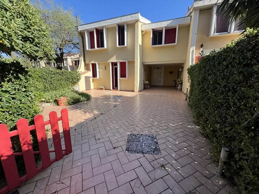 Immagine 102 di Villetta a schiera in vendita  a Cecina