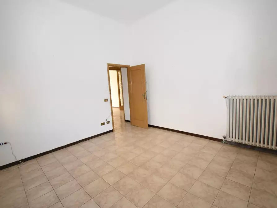 Immagine 18 di Villa in vendita  a Vecchiano