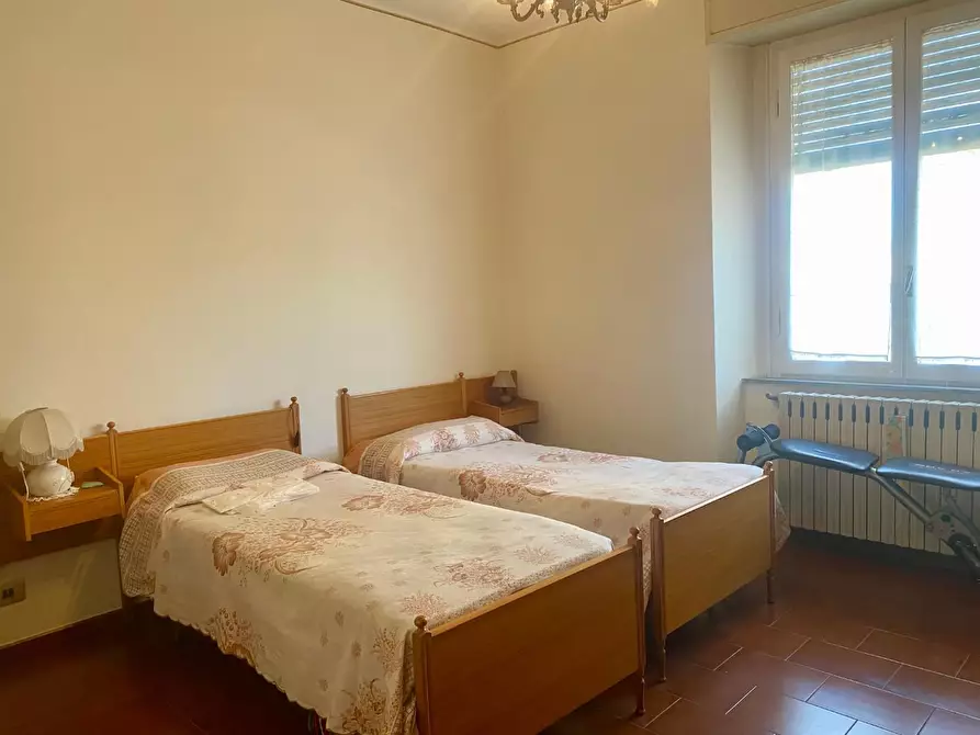 Immagine 13 di Appartamento in vendita  a Lucca