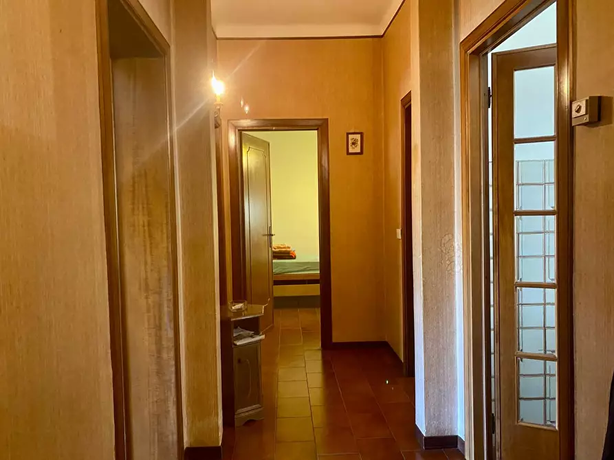 Immagine 11 di Appartamento in vendita  a Lucca