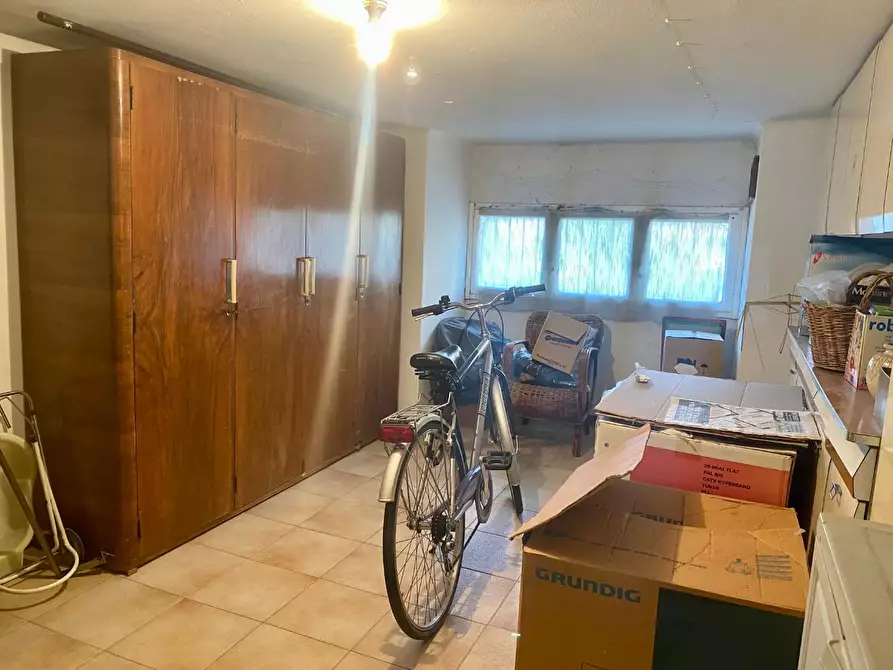 Immagine 18 di Appartamento in vendita  a Lucca