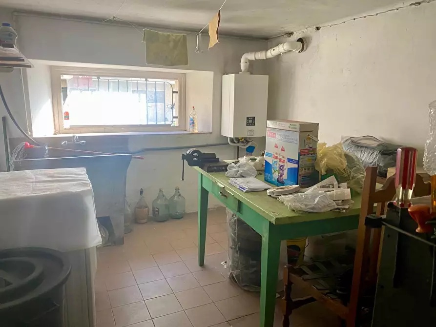 Immagine 19 di Appartamento in vendita  a Lucca