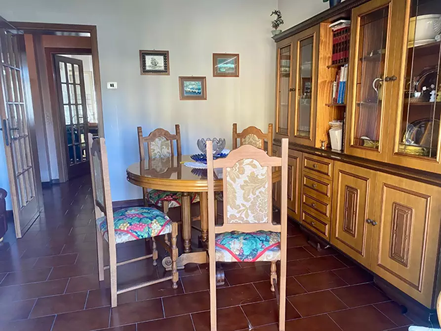 Immagine 5 di Appartamento in vendita  a Lucca