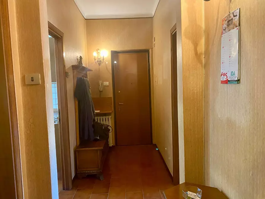 Immagine 10 di Appartamento in vendita  a Lucca