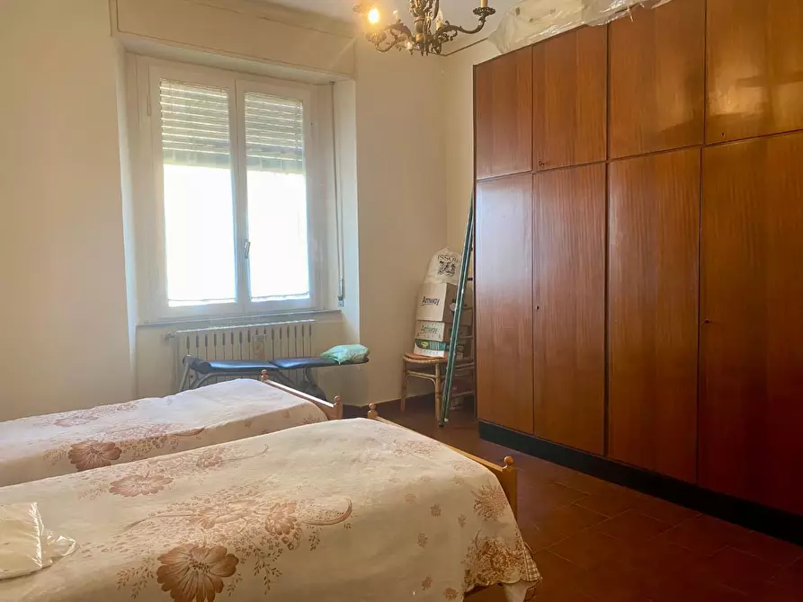 Immagine 12 di Appartamento in vendita  a Lucca