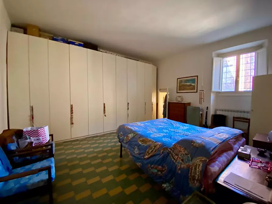 Immagine 12 di Appartamento in vendita  a Lucca