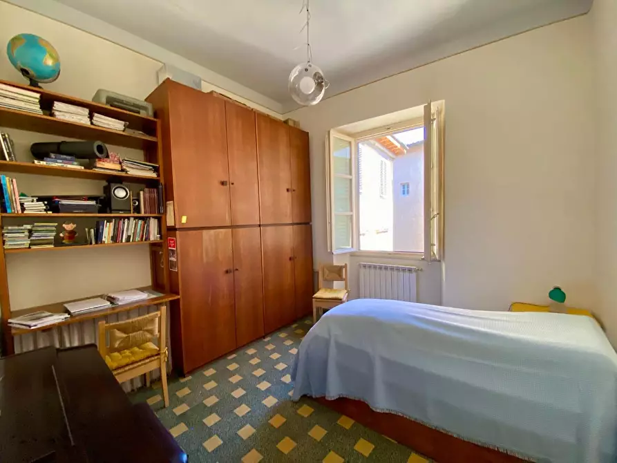 Immagine 10 di Appartamento in vendita  a Lucca