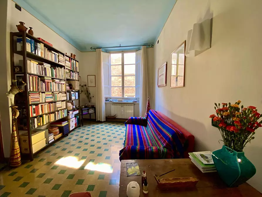 Immagine 5 di Appartamento in vendita  a Lucca