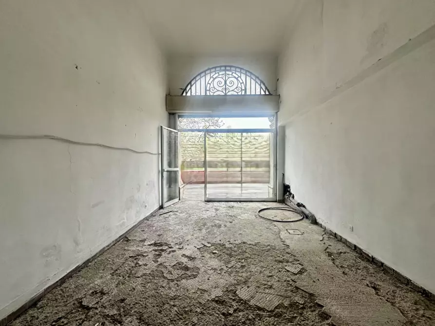 Immagine 1 di Locale commerciale in vendita  a Lucca