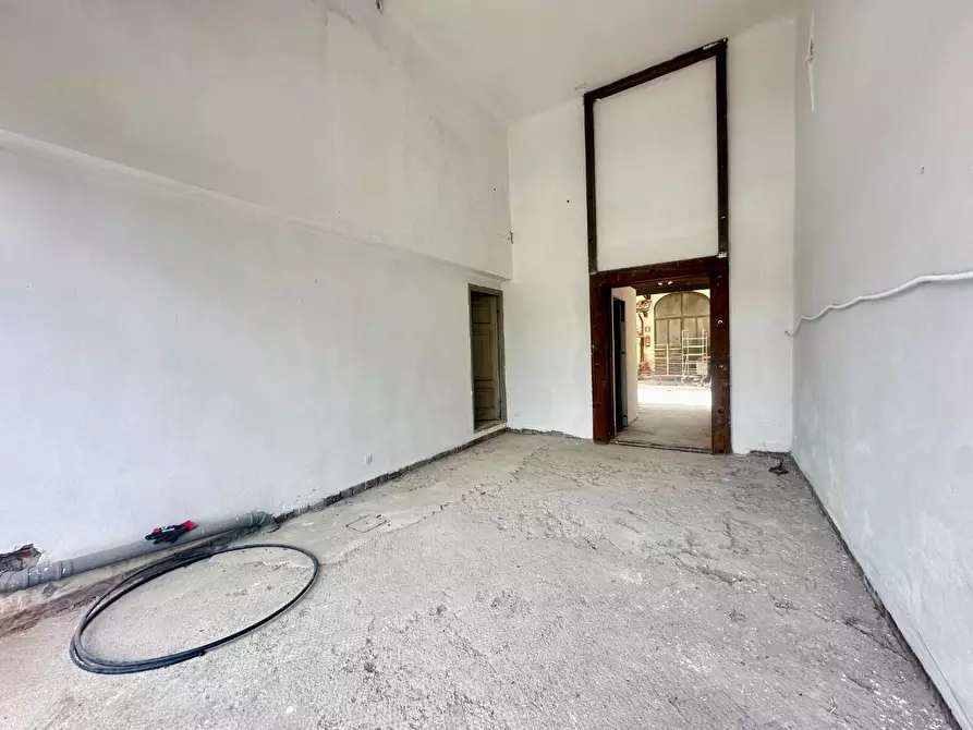 Immagine 5 di Locale commerciale in vendita  a Lucca