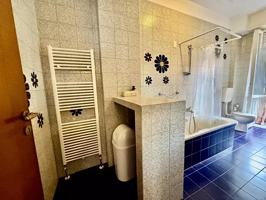 Immagine 21 di Appartamento in vendita  a Massa