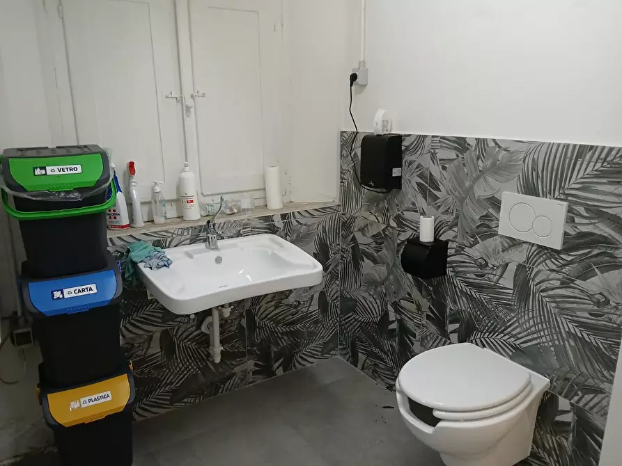 Immagine 7 di Negozio in vendita  a Pisa