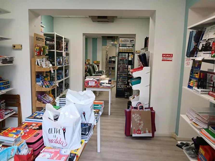 Immagine 5 di Negozio in vendita  a Pisa