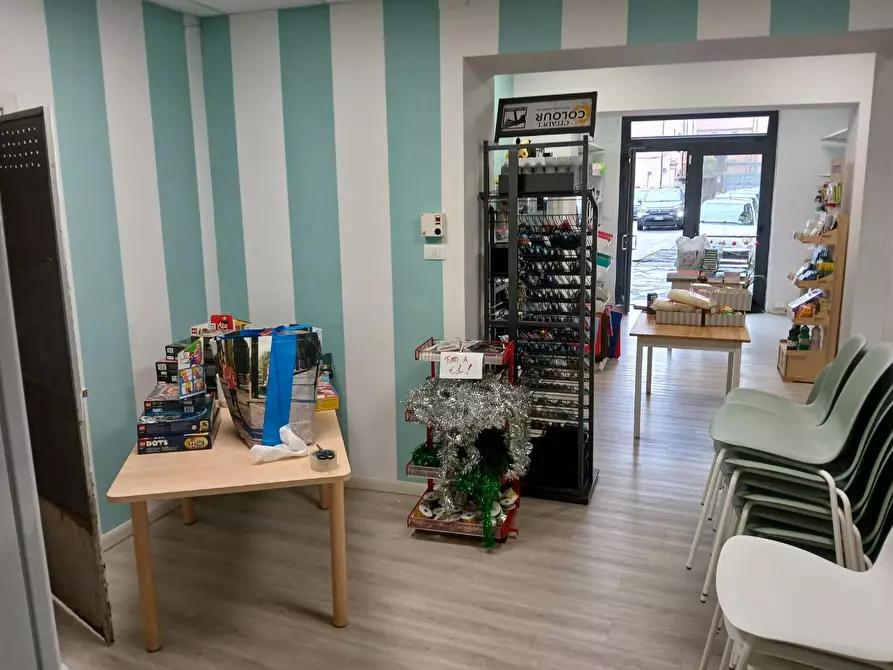 Immagine 4 di Negozio in vendita  a Pisa