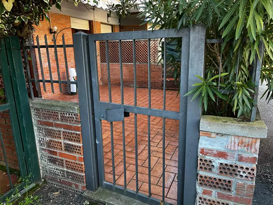 Immagine 3 di Appartamento in vendita  a Carrara