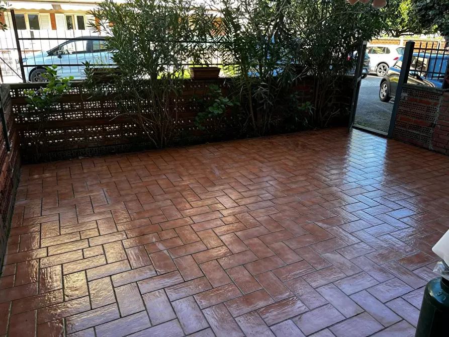 Immagine 2 di Appartamento in vendita  a Carrara