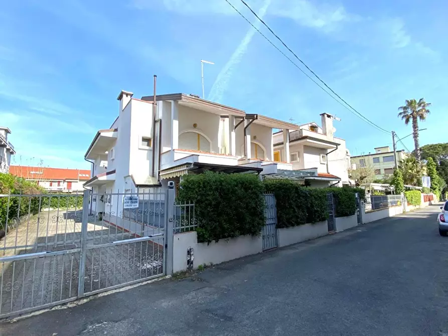 Immagine 17 di Villetta a schiera in vendita  a Massa