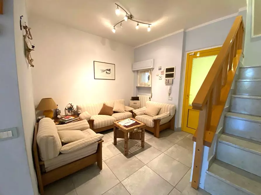 Immagine 5 di Villetta a schiera in vendita  a Massa