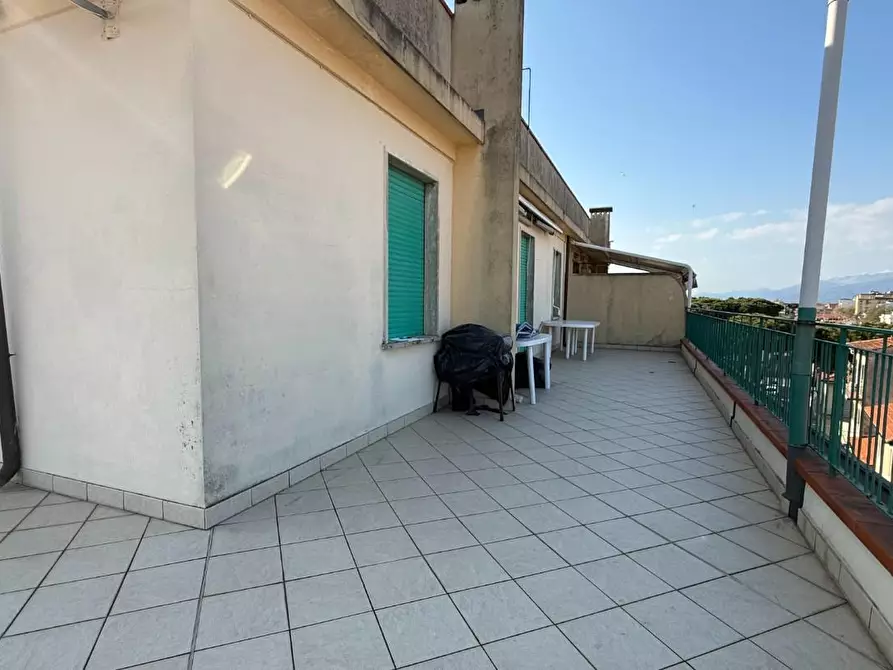 Immagine 11 di Mansarda in vendita  a Viareggio